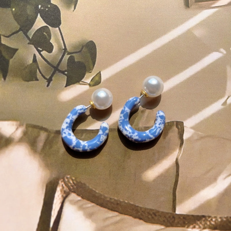 Wholesale Geometric Vintage C Acrylic Ear Studs